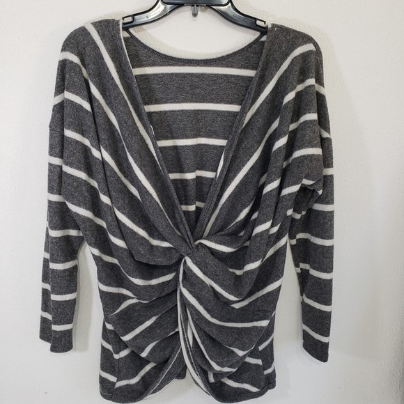 Very Soft Long Sleeve Sweater with Twist Front, Size Small but see measurements - Picture 8 of 8